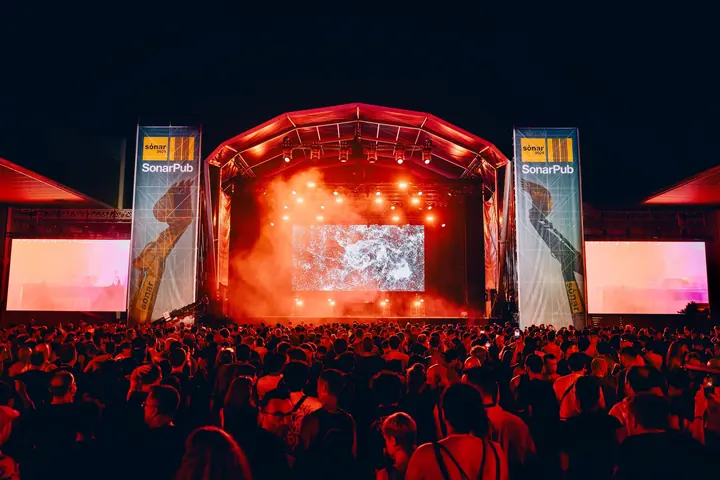 Daito Manabe “Phase Forms”(2025)