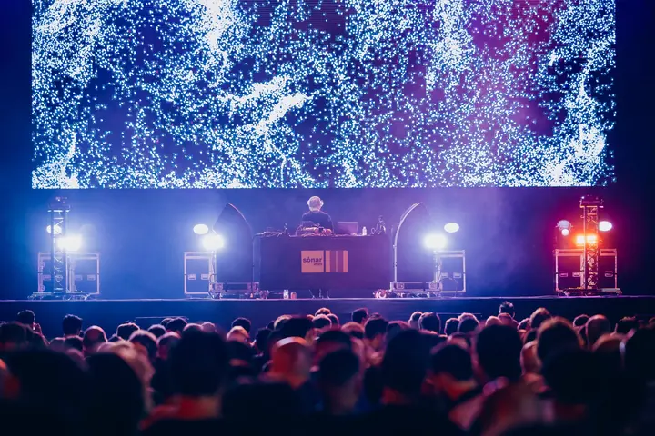 Daito Manabe “Phase Forms”(2025)