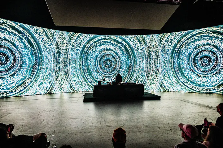 Daito Manabe “Phase Forms”(2025)