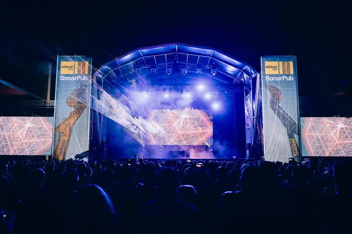 Daito Manabe “Phase Forms”(2025)