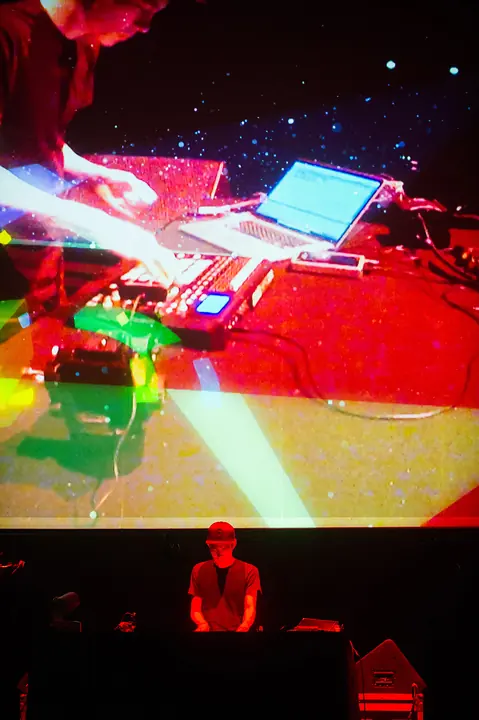 Nosaj Thing AR Live 2014