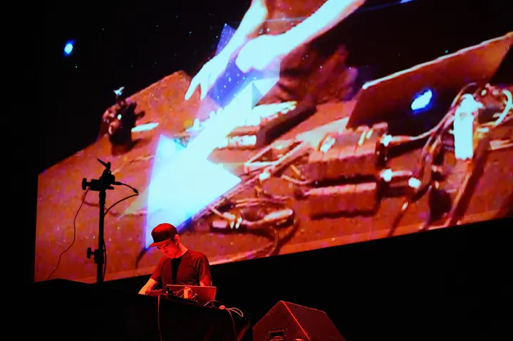 Nosaj Thing AR Live 2014