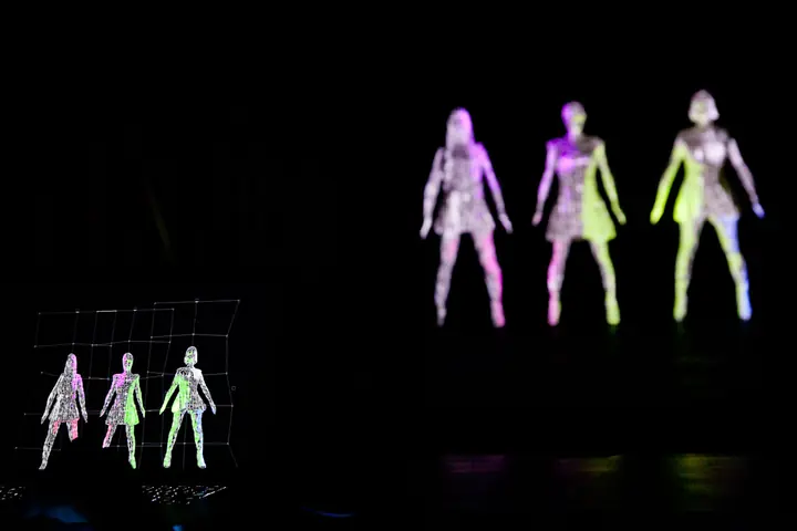 physicalizing-data-by-rhizomatiks-inspired-by-perfume