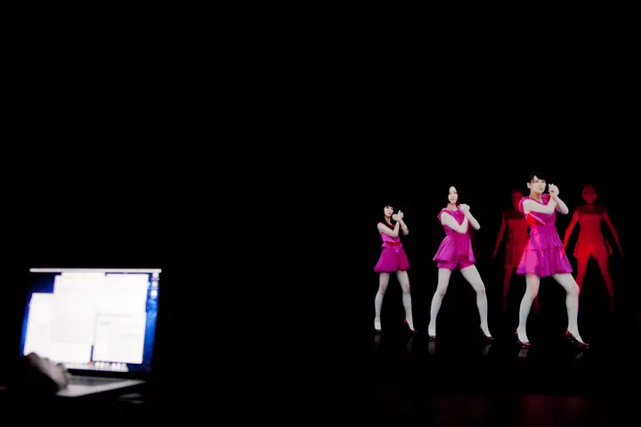 physicalizing-data-by-rhizomatiks-inspired-by-perfume