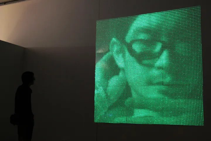 UV laser fade out at 大分市美術館